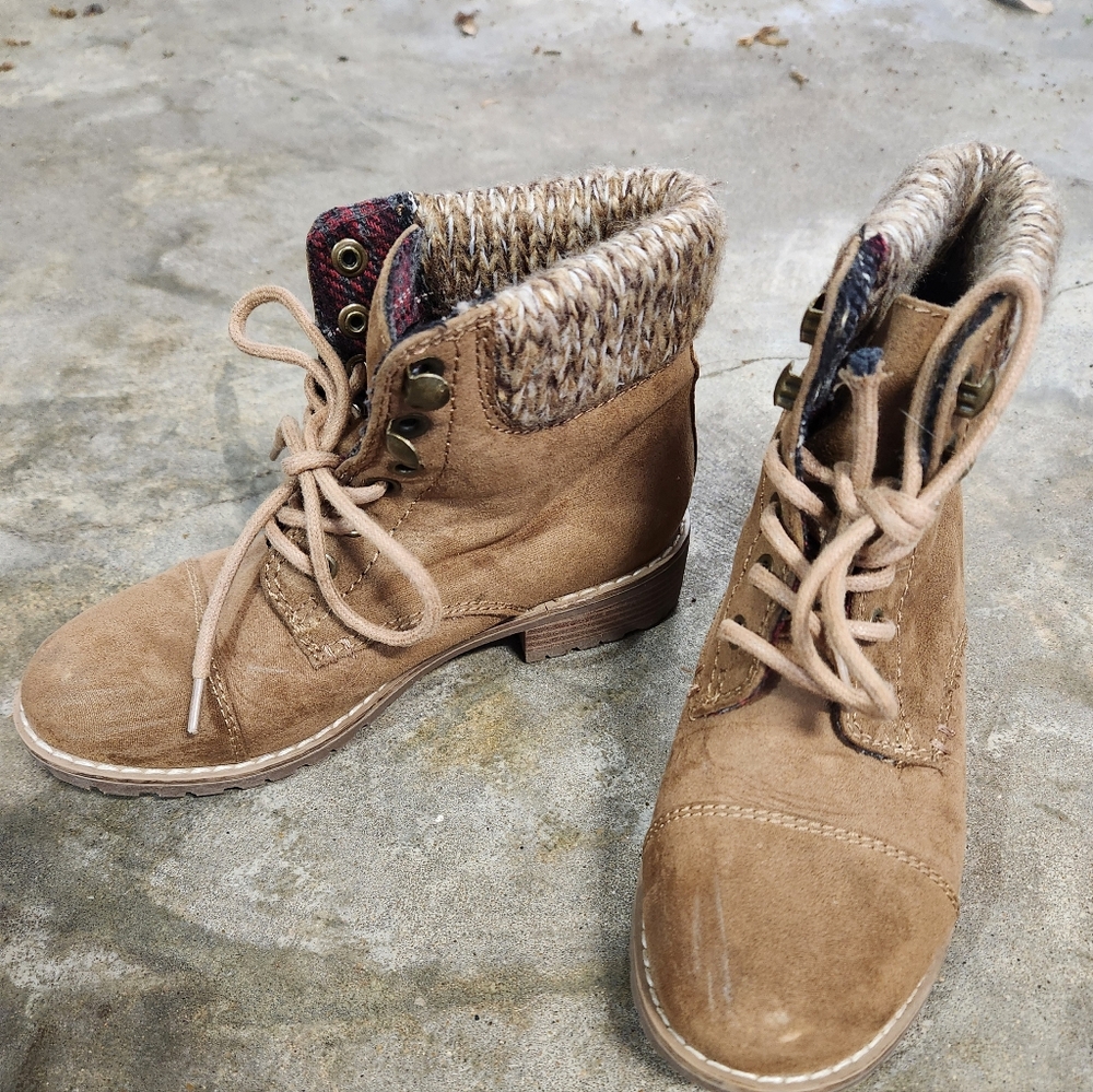 Girls boots size 1